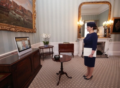 Vēstniece Ivita Burmistre iesniedz akreditācijas vēstules karalienei Elizabetei II